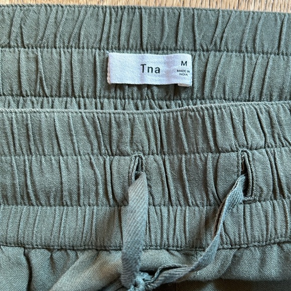 Aritzia TNA TALULA joggers in olive green - Picture 2 of 7